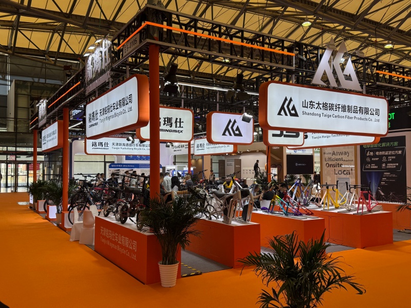 Shandong Taige showcased its full range of carbon fiber cycling products in Shanghai